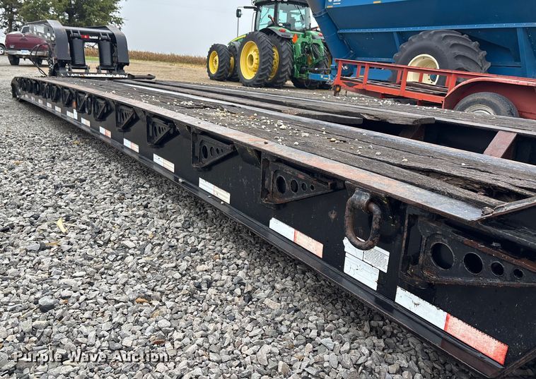 image for item EE4042 2009 Towmaster  lowboy equipment trailer