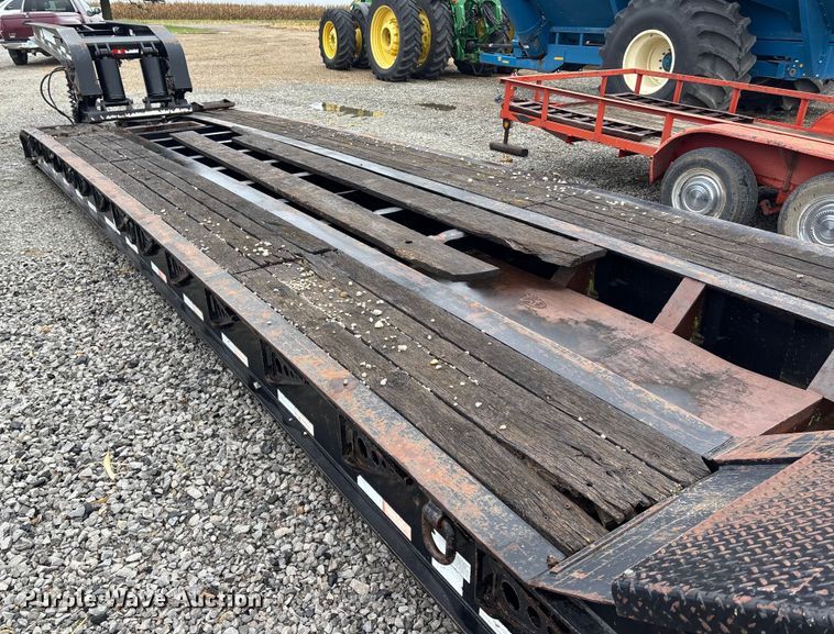 image for item EE4042 2009 Towmaster  lowboy equipment trailer