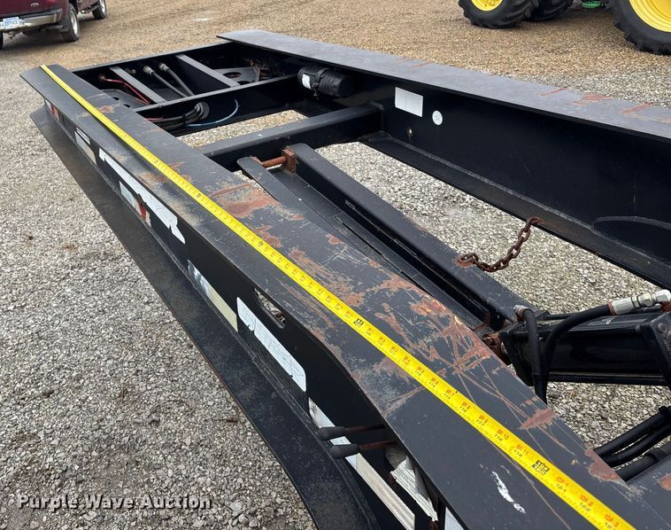 image for item EE4042 2009 Towmaster  lowboy equipment trailer