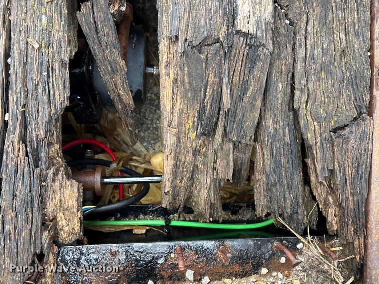 image for item EE4042 2009 Towmaster  lowboy equipment trailer