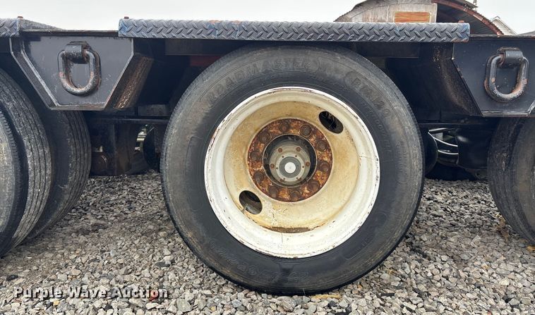 image for item EE4042 2009 Towmaster  lowboy equipment trailer