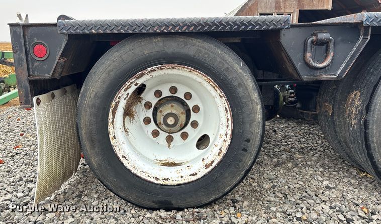 image for item EE4042 2009 Towmaster  lowboy equipment trailer