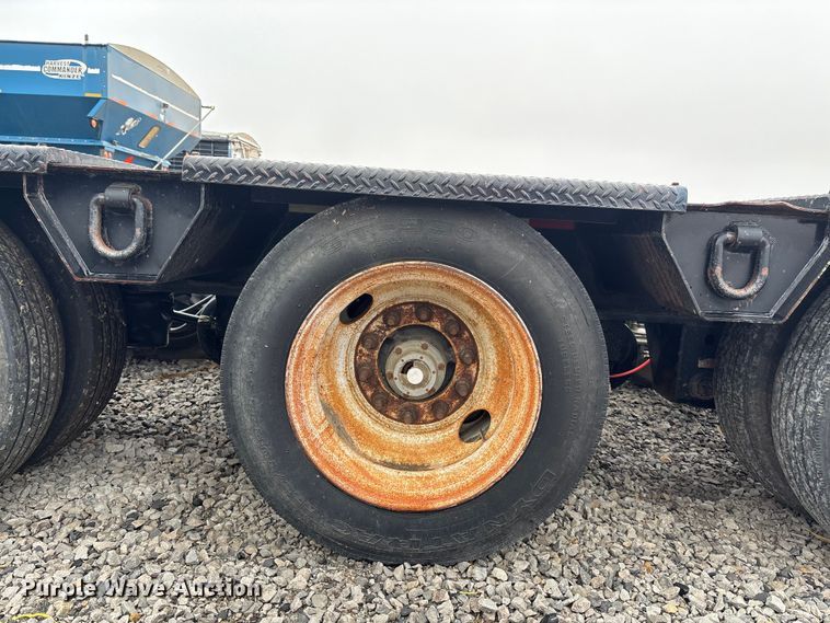 image for item EE4042 2009 Towmaster  lowboy equipment trailer