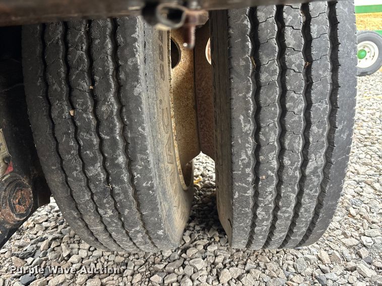 image for item EE4042 2009 Towmaster  lowboy equipment trailer