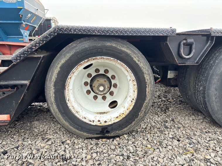 image for item EE4042 2009 Towmaster  lowboy equipment trailer