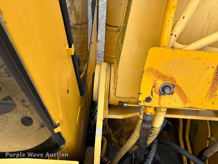 image for item EE4043 1996 John Deere 892E LC excavator