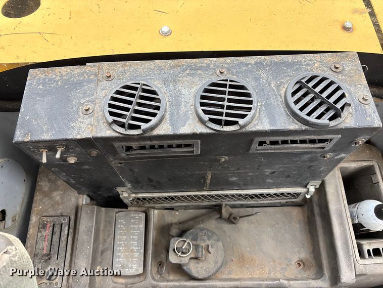 image for item EE4043 1996 John Deere 892E LC excavator