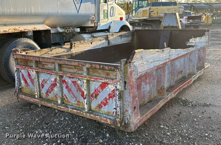 image for item EE4048 Roll-off dumpster