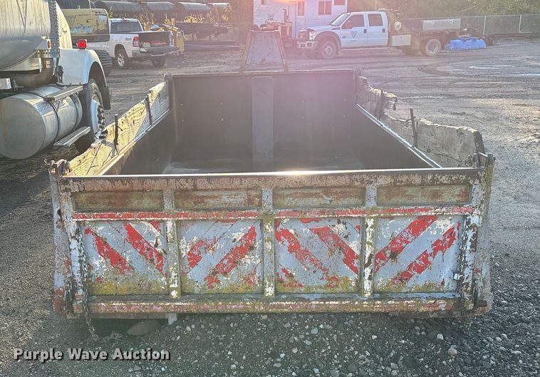 image for item EE4048 Roll-off dumpster