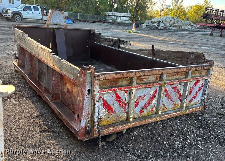 image for item EE4048 Roll-off dumpster