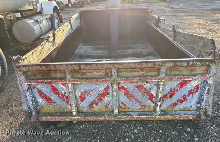 image for item EE4048 Roll-off dumpster