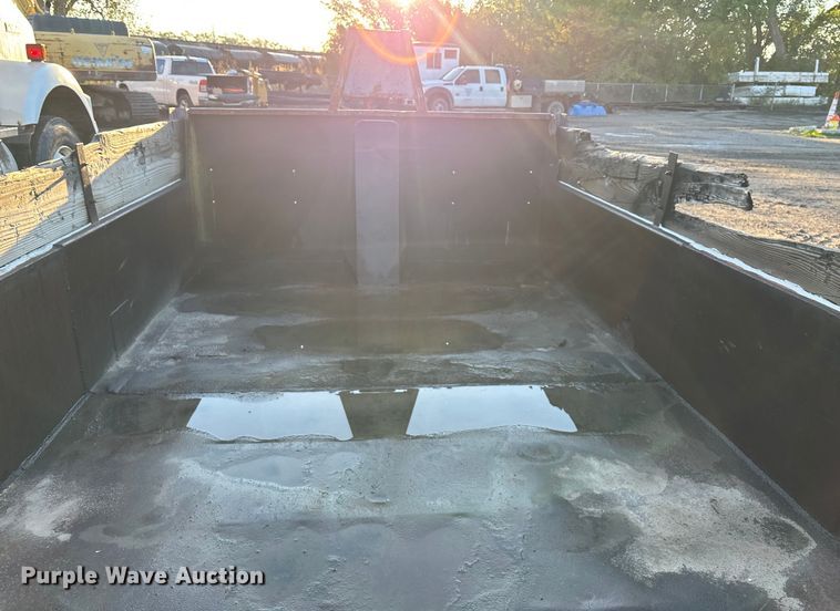 image for item EE4048 Roll-off dumpster