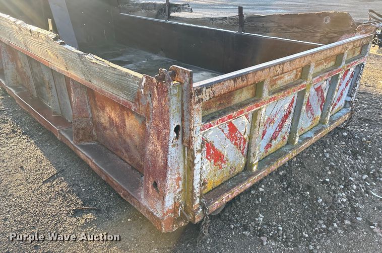 image for item EE4048 Roll-off dumpster