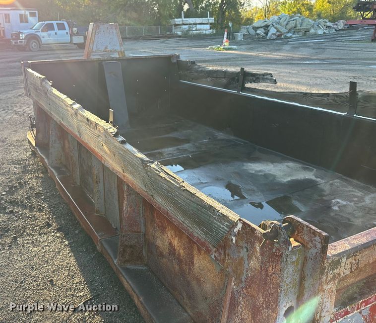 image for item EE4048 Roll-off dumpster