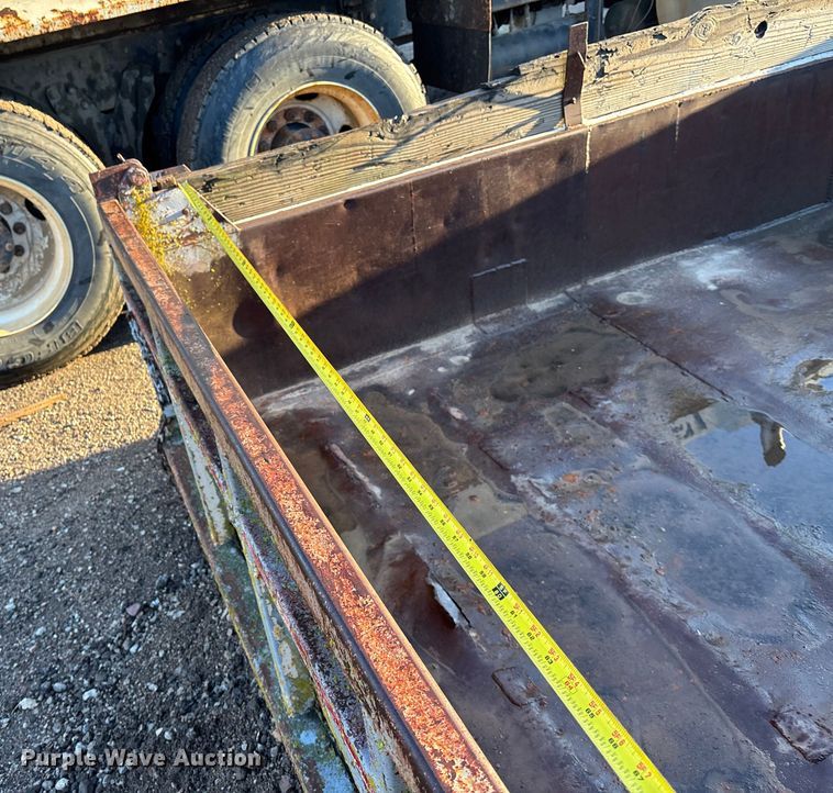 image for item EE4048 Roll-off dumpster