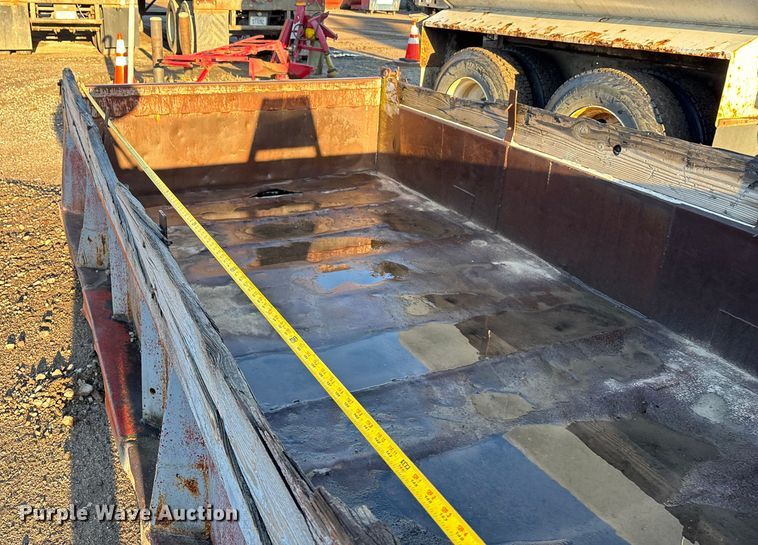 image for item EE4048 Roll-off dumpster