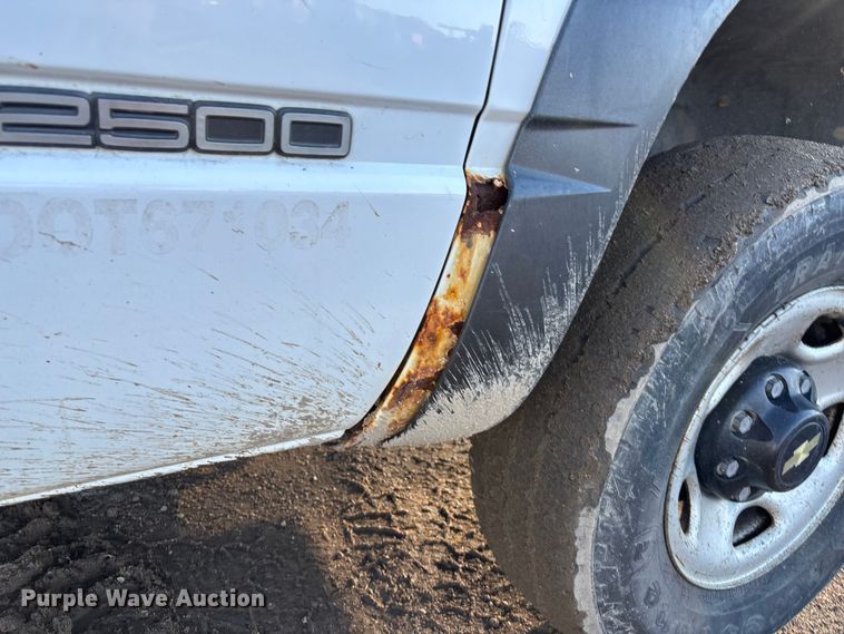 image for item EE4052 1999 Chevrolet K2500 utility bed pickup truck