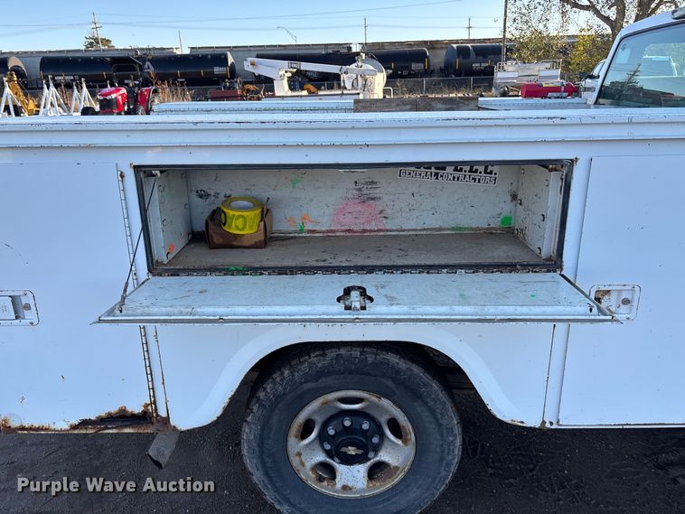 image for item EE4052 1999 Chevrolet K2500 utility bed pickup truck