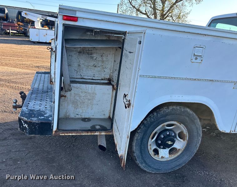 image for item EE4052 1999 Chevrolet K2500 utility bed pickup truck
