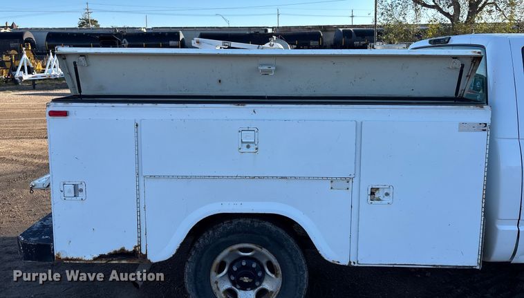 image for item EE4052 1999 Chevrolet K2500 utility bed pickup truck