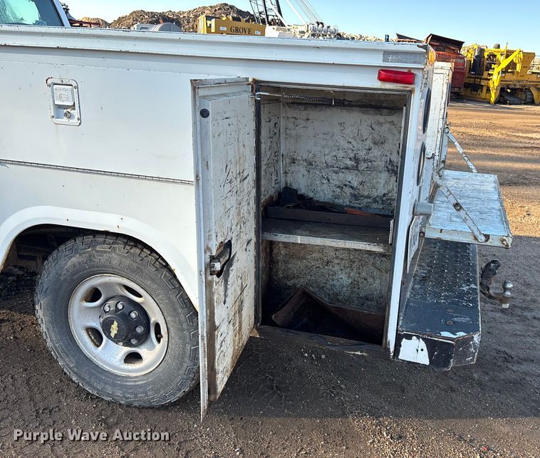 image for item EE4052 1999 Chevrolet K2500 utility bed pickup truck