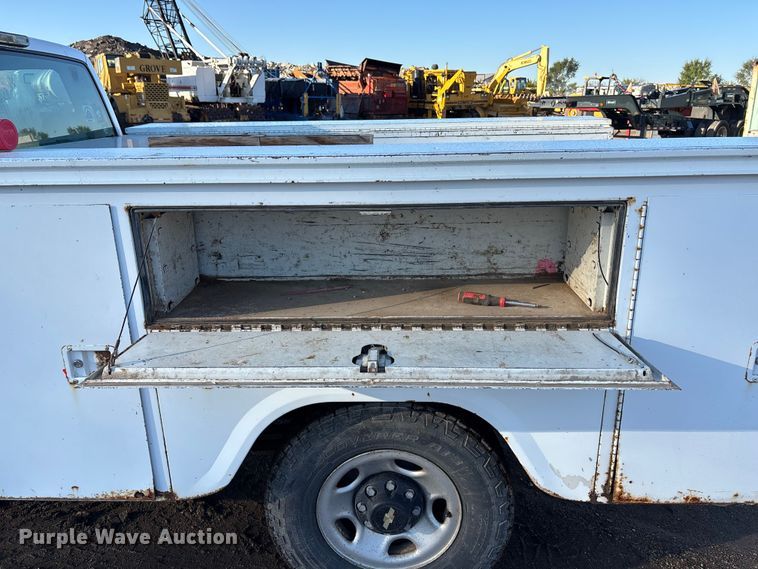 image for item EE4052 1999 Chevrolet K2500 utility bed pickup truck