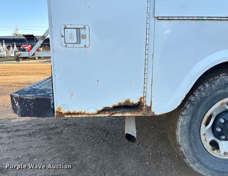 image for item EE4052 1999 Chevrolet K2500 utility bed pickup truck