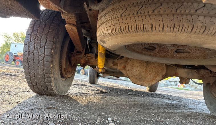 image for item EE4052 1999 Chevrolet K2500 utility bed pickup truck