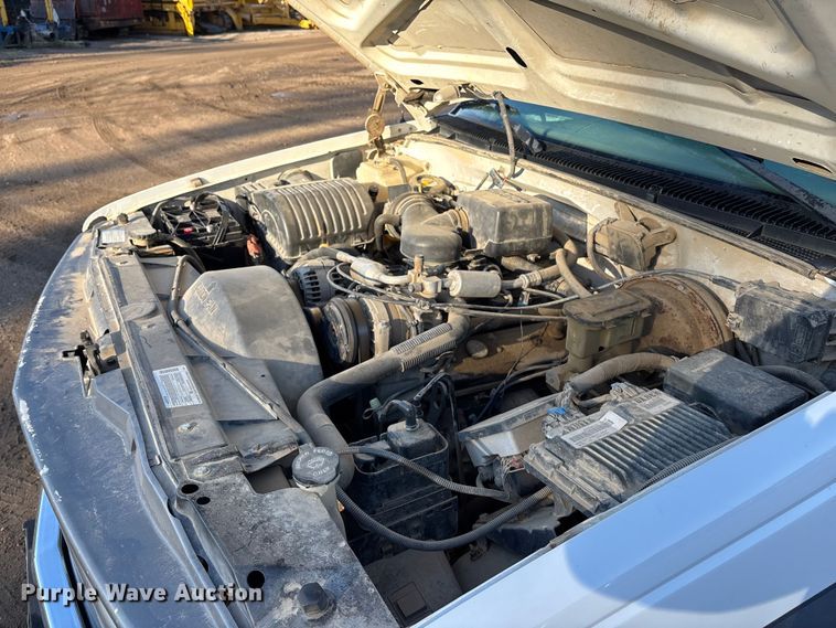 image for item EE4052 1999 Chevrolet K2500 utility bed pickup truck