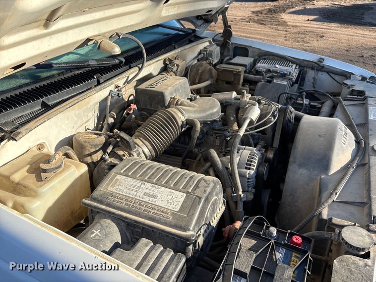 image for item EE4052 1999 Chevrolet K2500 utility bed pickup truck