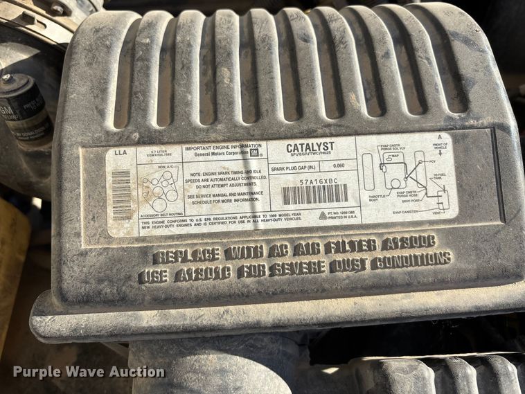 image for item EE4052 1999 Chevrolet K2500 utility bed pickup truck