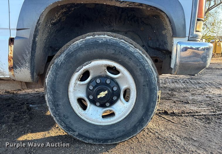 image for item EE4052 1999 Chevrolet K2500 utility bed pickup truck