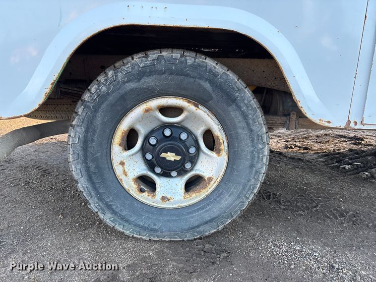 image for item EE4052 1999 Chevrolet K2500 utility bed pickup truck