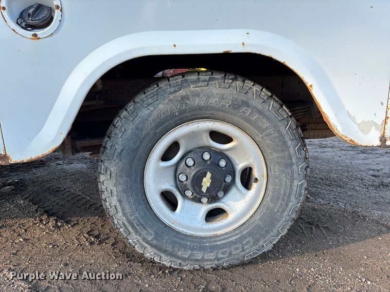 image for item EE4052 1999 Chevrolet K2500 utility bed pickup truck