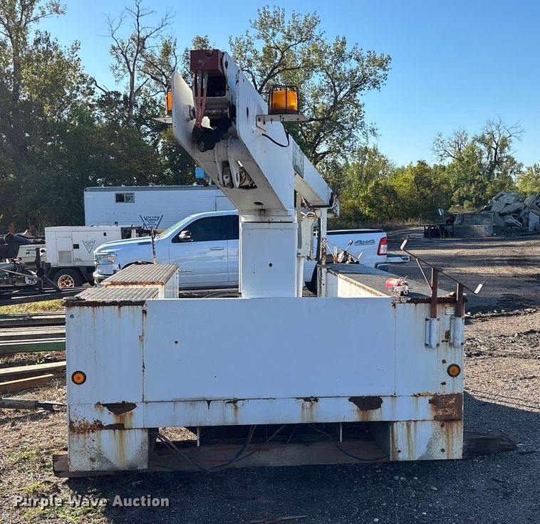 image for item EE4054 Terex Telelect IN04664 utility / service bed