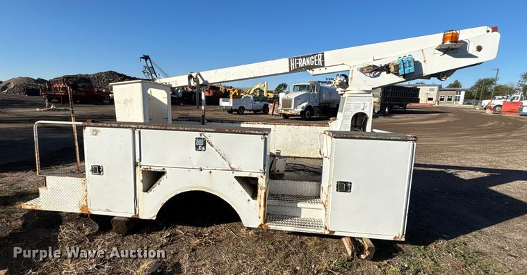 image for item EE4054 Terex Telelect IN04664 utility / service bed