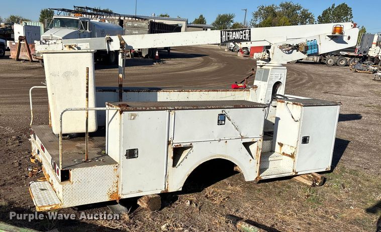 image for item EE4054 Terex Telelect IN04664 utility / service bed