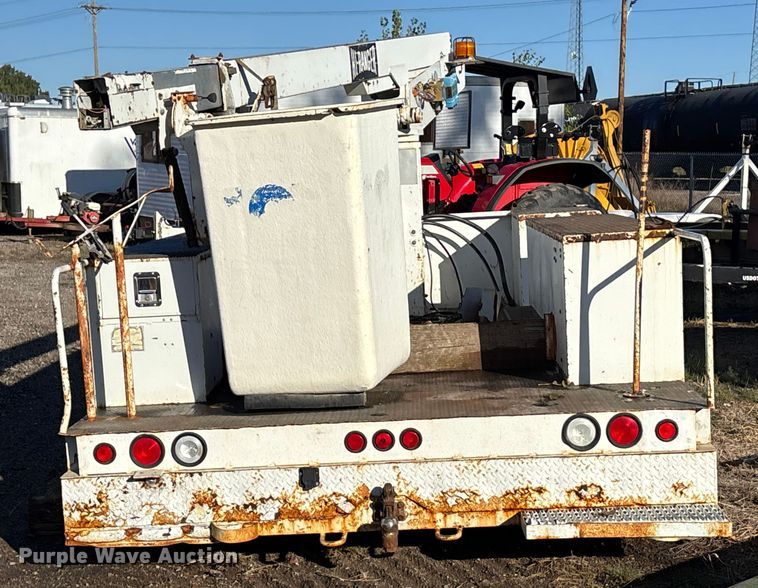 image for item EE4054 Terex Telelect IN04664 utility / service bed