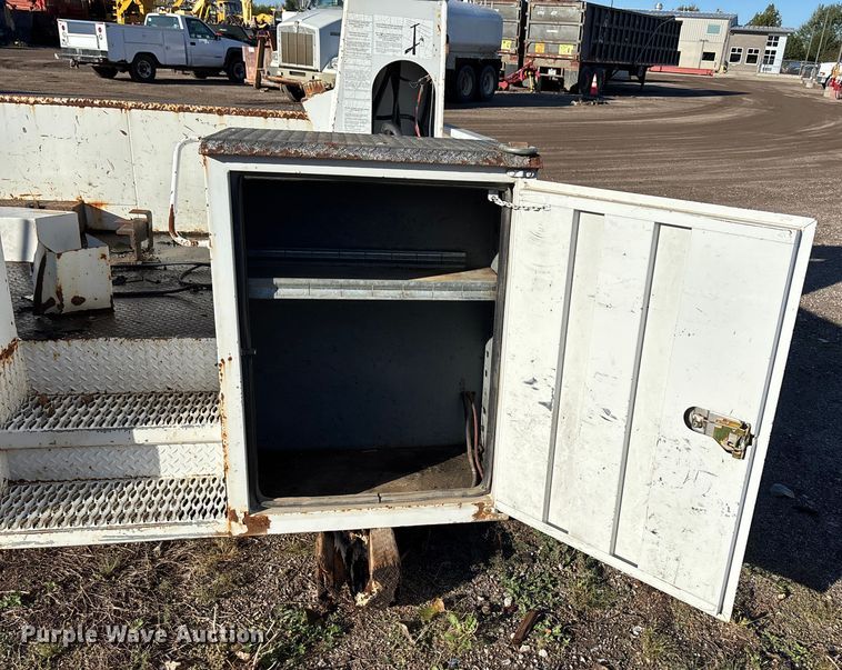 image for item EE4054 Terex Telelect IN04664 utility / service bed