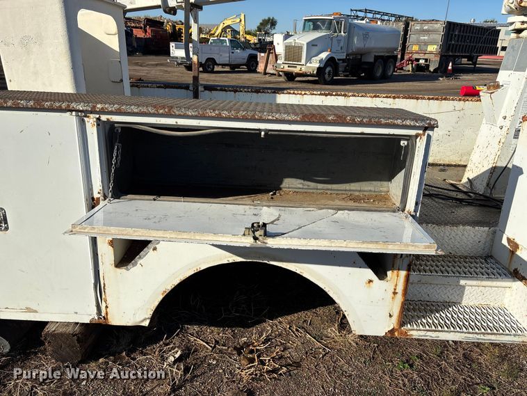 image for item EE4054 Terex Telelect IN04664 utility / service bed