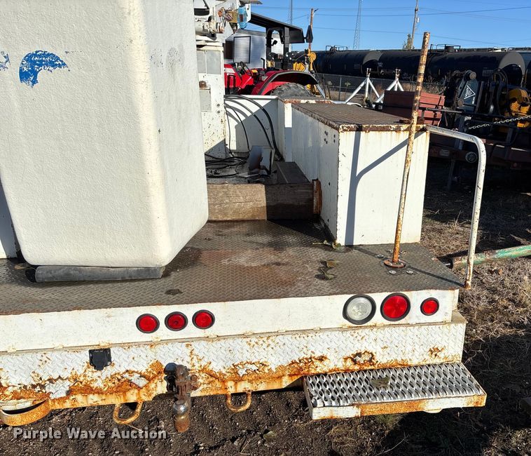 image for item EE4054 Terex Telelect IN04664 utility / service bed