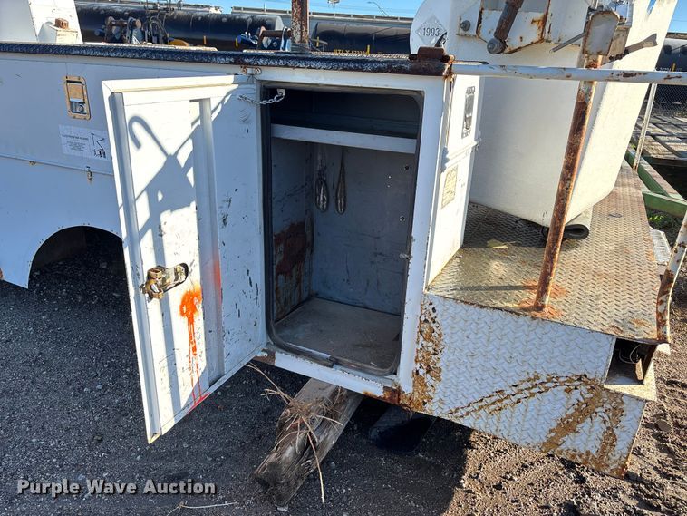 image for item EE4054 Terex Telelect IN04664 utility / service bed