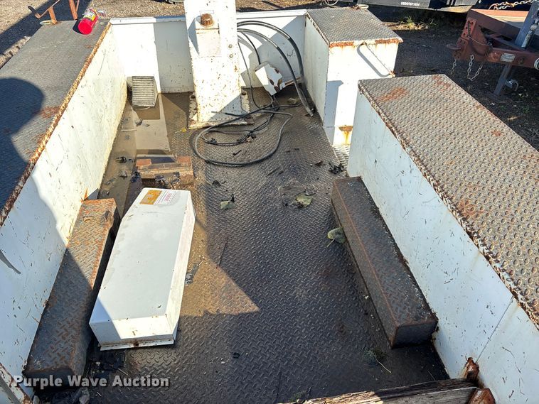 image for item EE4054 Terex Telelect IN04664 utility / service bed