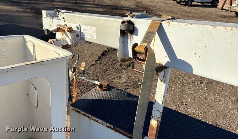 image for item EE4054 Terex Telelect IN04664 utility / service bed