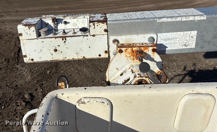 image for item EE4054 Terex Telelect IN04664 utility / service bed