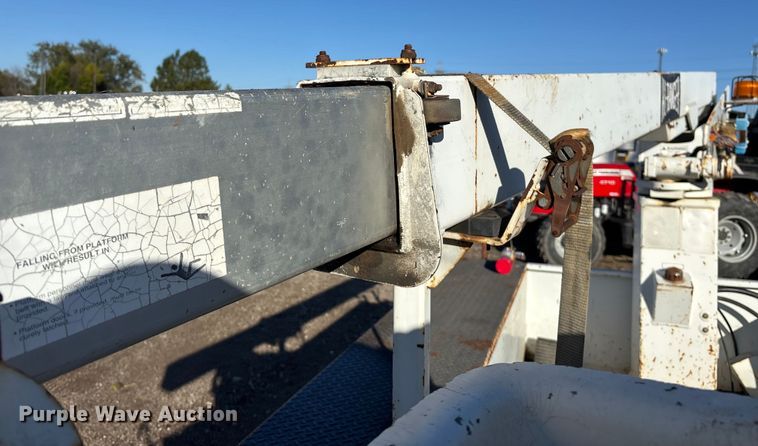 image for item EE4054 Terex Telelect IN04664 utility / service bed