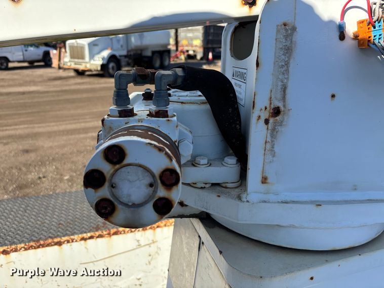 image for item EE4054 Terex Telelect IN04664 utility / service bed