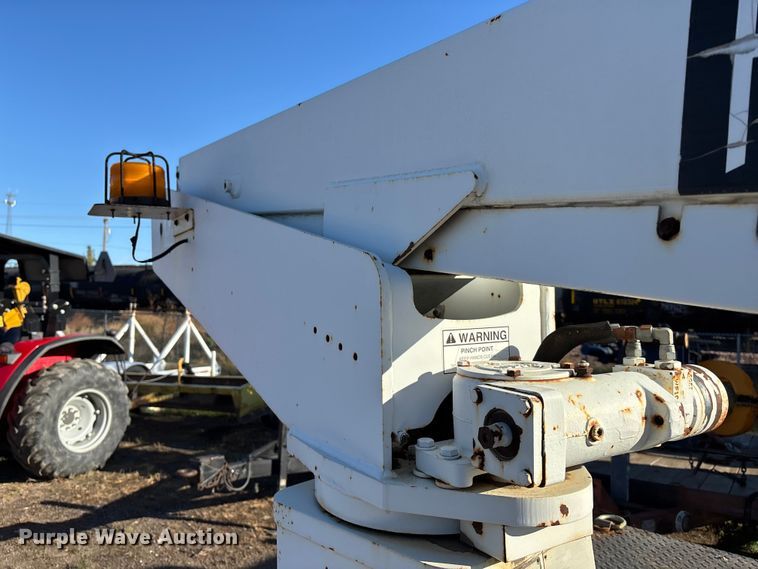 image for item EE4054 Terex Telelect IN04664 utility / service bed