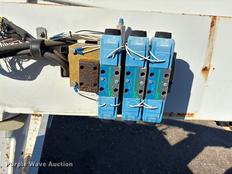 image for item EE4054 Terex Telelect IN04664 utility / service bed