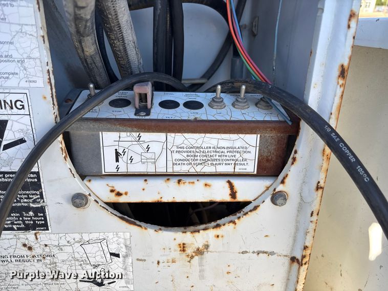 image for item EE4054 Terex Telelect IN04664 utility / service bed